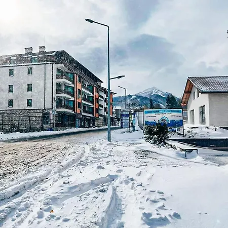 La Pierre Apartment
